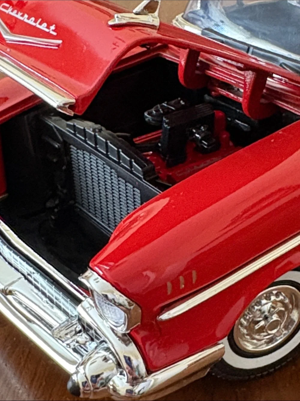 Motor max bright red